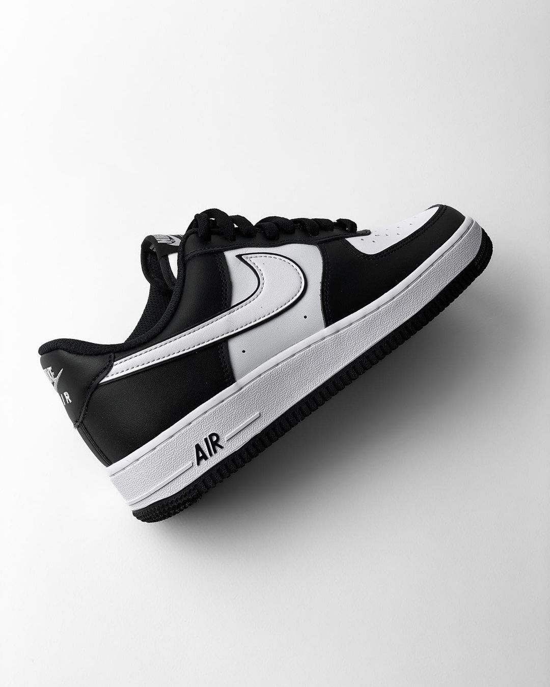 Nike Air Force 1 "Panda"