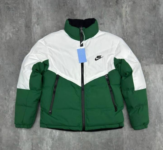 Nike Sportswear Windrunner Down-Alternative Puffer – Pine Green / White