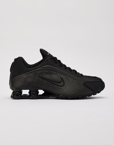 Nike Shox R4 “Triple Black”
