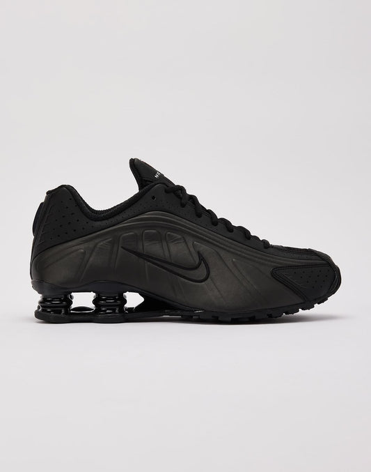 Nike Shox R4 “Triple Black”