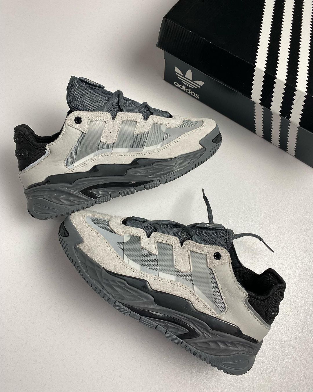 Adidas "Nite ball"