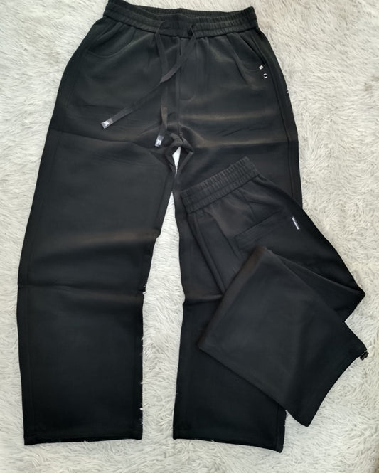 ESSENTIALS OVERSZ HEAVY SWEATPANTS IN JET BLACK