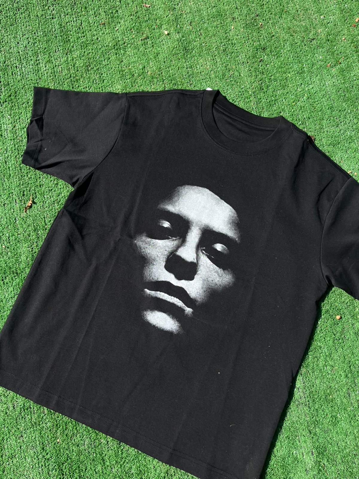 VISAGE OVERSIZED GRAPHIC TEE IN HEAVY BLACK