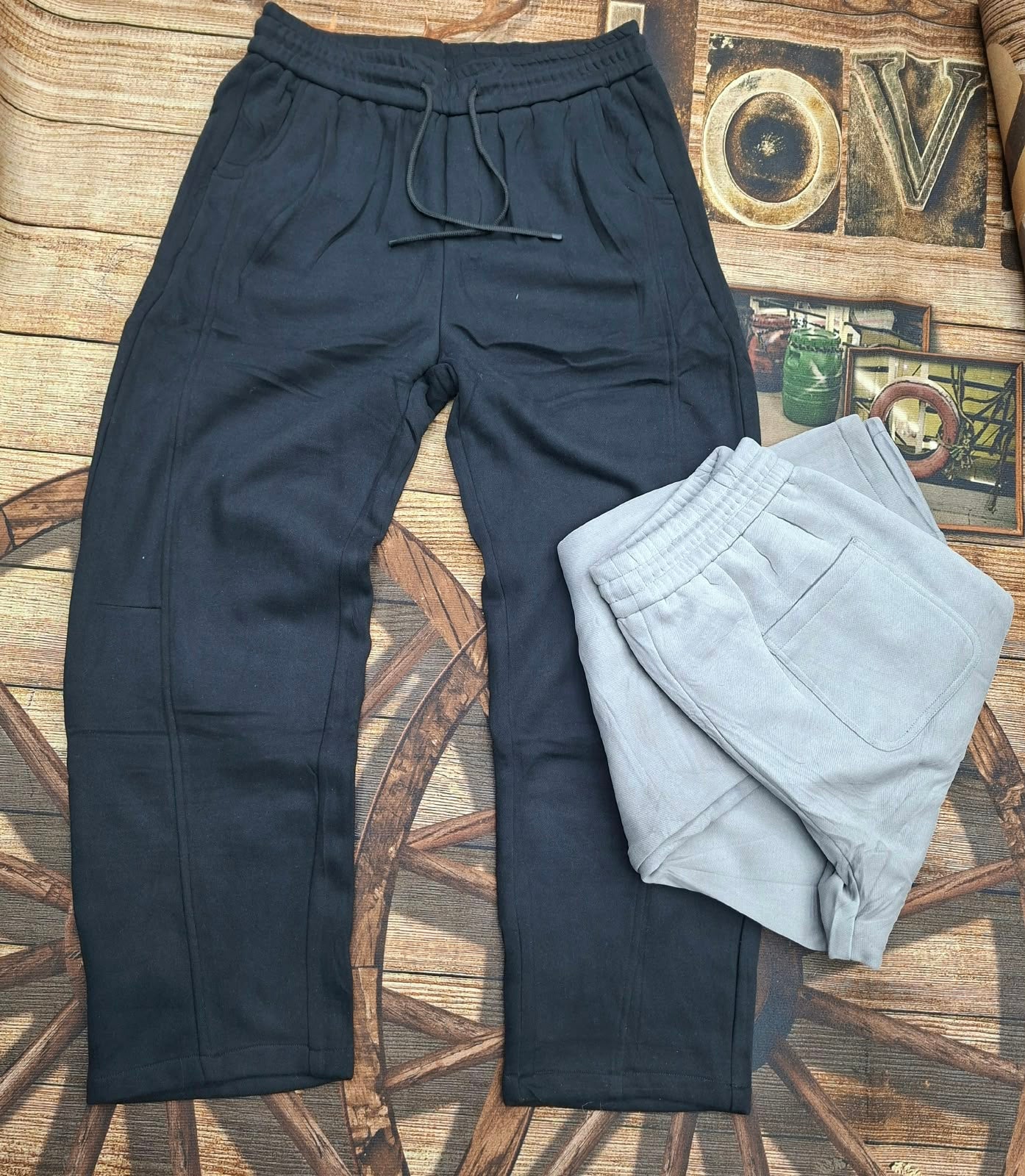 PINTUCK WIDE-LEG SWEATPANTS IN CORE BLACK