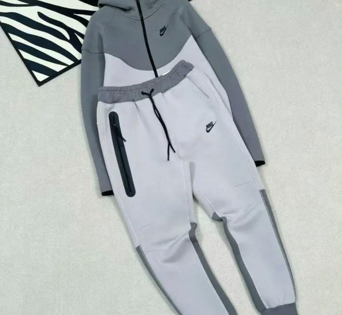 Nike Sportswear Tech Fleece Full-Zip Tracksuit – Grey/Light Bone Color-Block