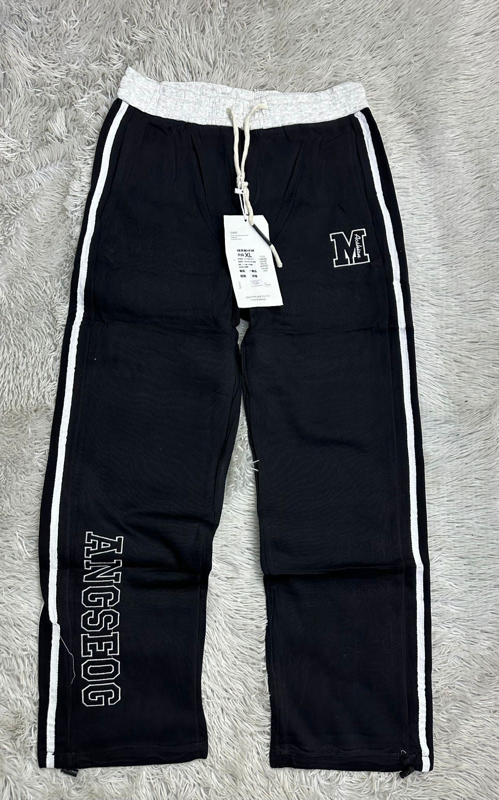 VARSITY TRACKPANTS IN COAL BLACK